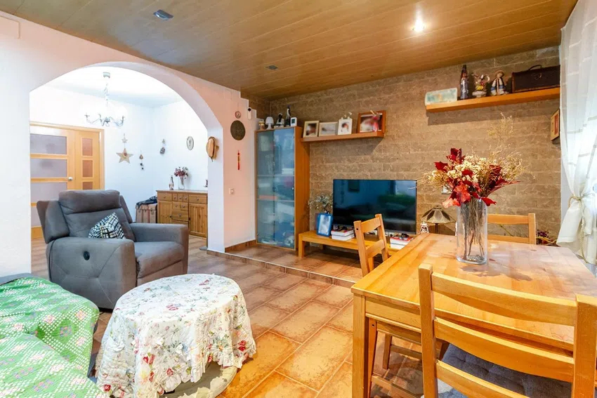 La propiedad cuenta con una superficie de 80 metros cuadrados y destaca por disponer de una terraza de 40 metros cuadrados, lo que convierte..<br><br>
